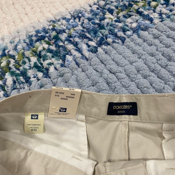 Dockers Gray Flat Front Shorts Casual Style- Men’s waist 32 (NWT) - Picture 5 of 8